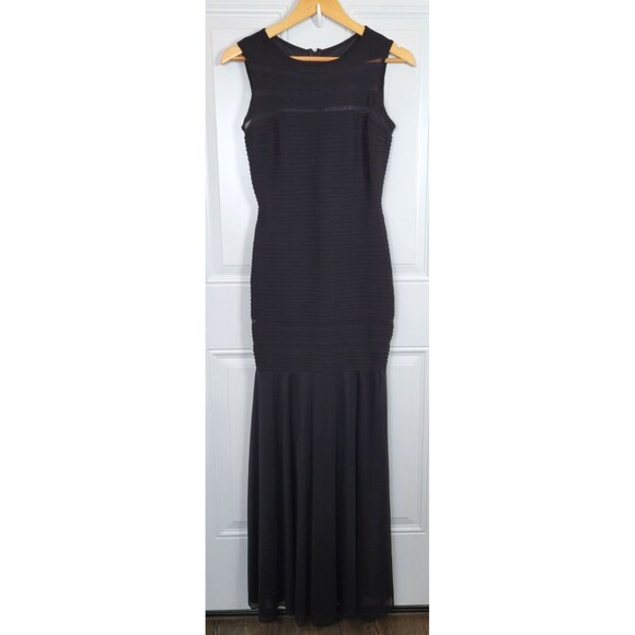 Xscape Dresses & Skirts - Xscape Sleeveless Formal Maxi Dress Size 4